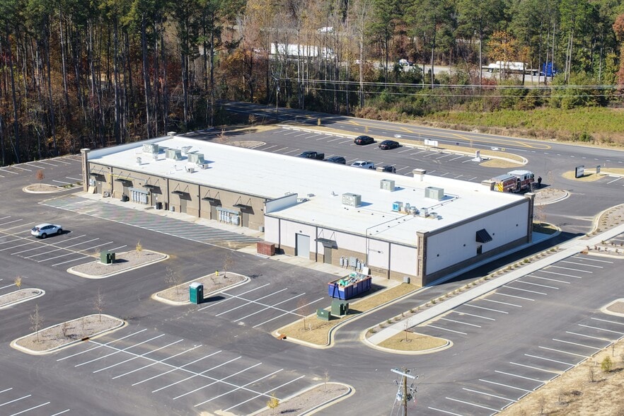 More Photos Of 5533 Corporation Drive, Hope Mills General Retail For Lease