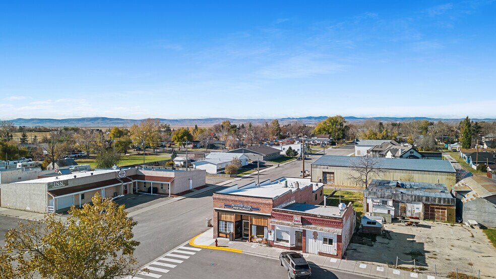 More Photos Of 320 Railway Ave, Granum Restaurant For Lease