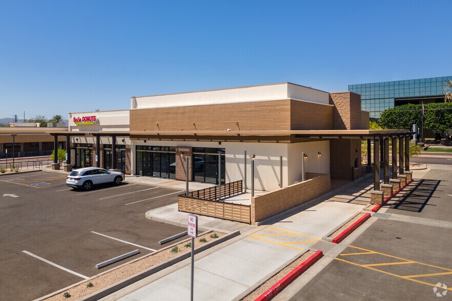 More Photos Of 125 N 44th St, Phoenix Storefront For Sale