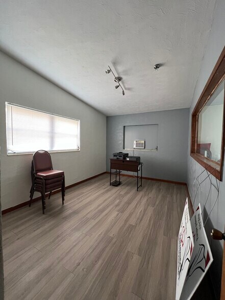 More Photos Of 101 Emily Ln, Brandon Office Residential For Lease