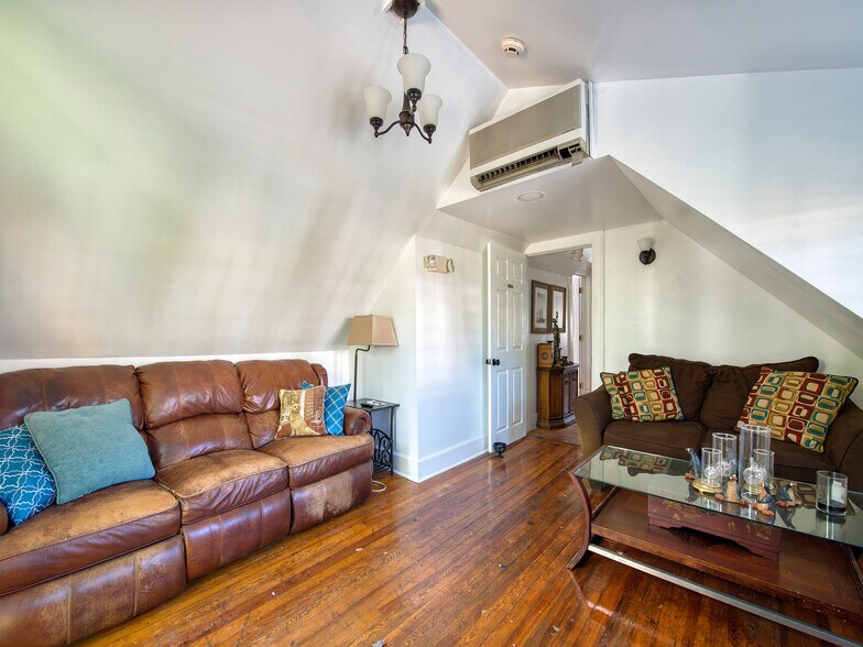 More Photos Of 553 W Main St, Sylva Restaurant For Lease