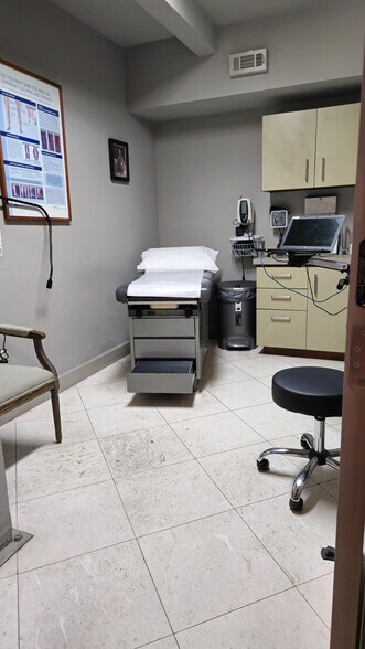 More Photos Of 25550 Hawthorne Blvd, Torrance Medical For Sale