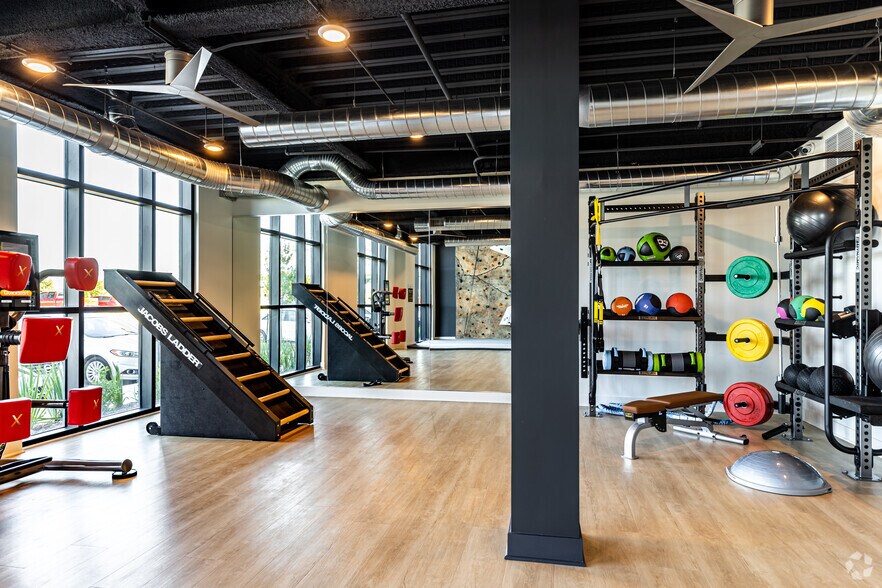 More Photos Of 701 Berkley Pky, Kansas City Apartments For Lease
