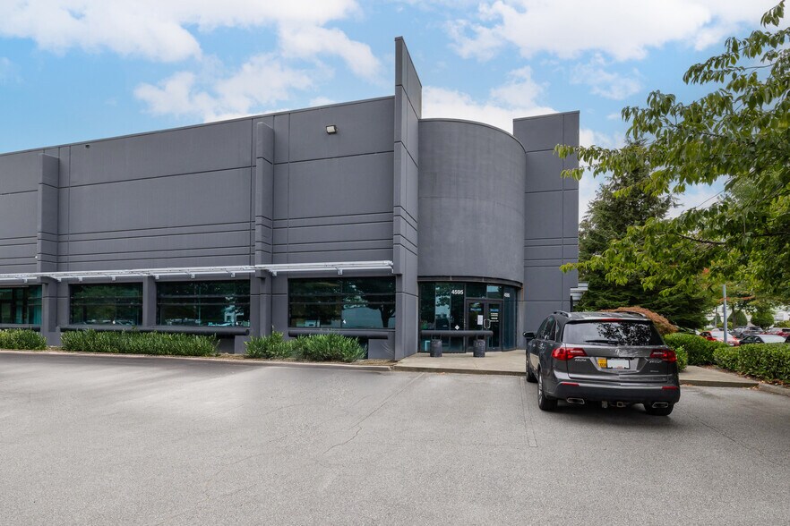 More Photos Of 4575 Tillicum St, Burnaby Warehouse For Lease