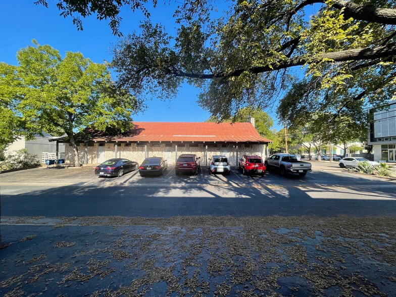 Primary Photo Of 709 W 34th St, Austin Office For Sale