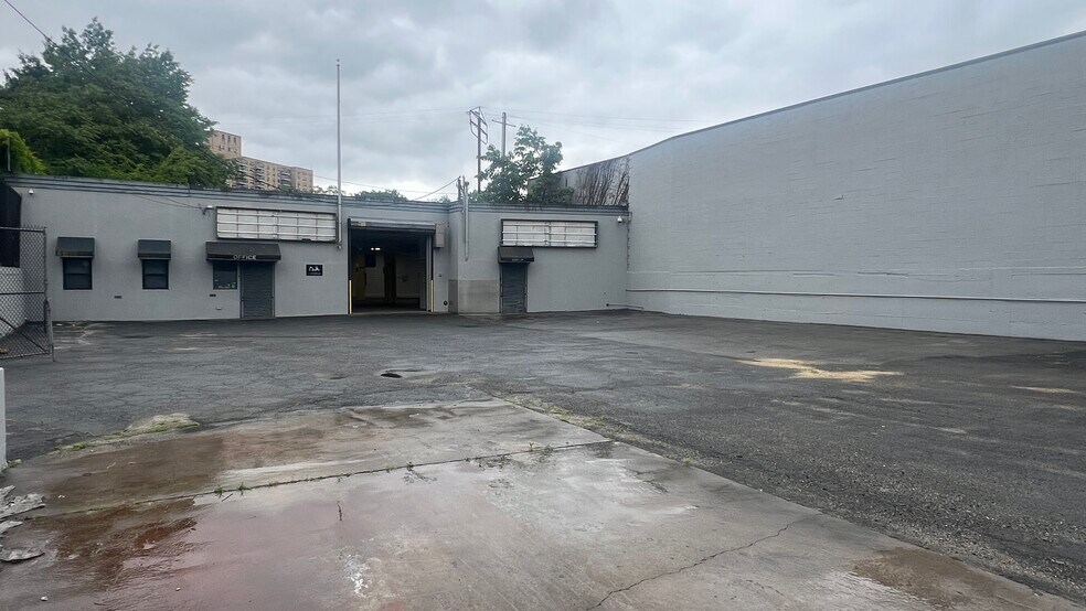 More Photos Of 396 Morris Park Ave, Bronx Service For Lease