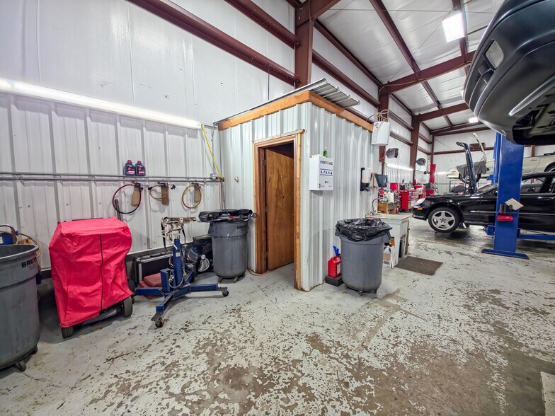 More Photos Of 7 Colonel Dr, Bourne Auto Repair For Sale
