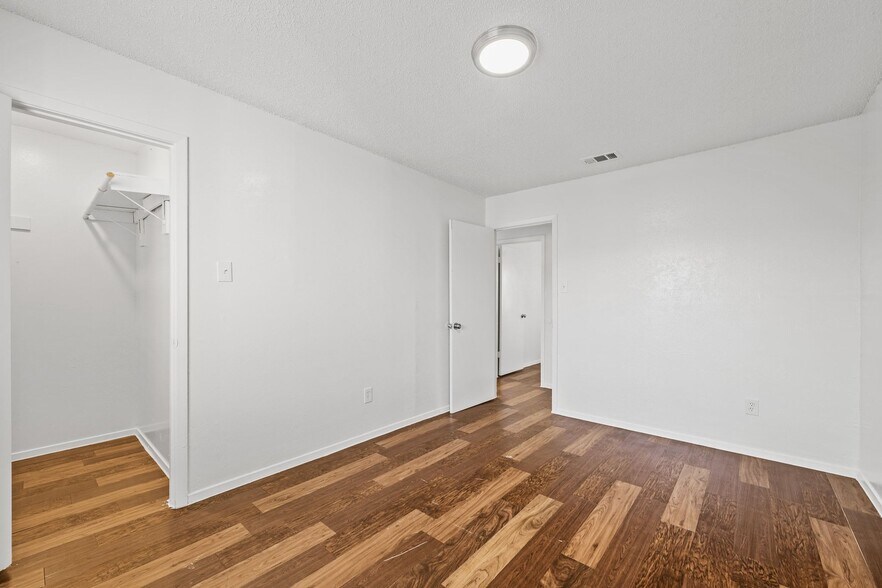 More Photos Of 6913 Wentworth Dr, Austin Multifamily For Sale