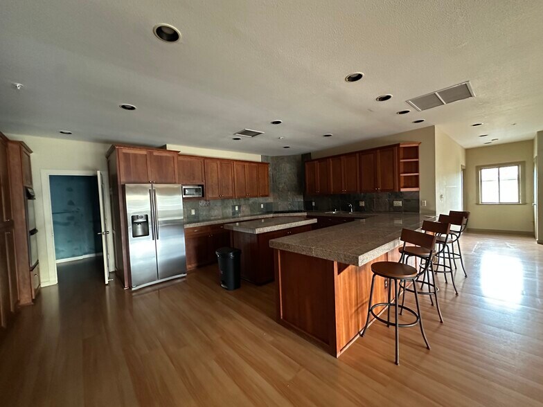 More Photos Of 1800 El Camino Real, Menlo Park Office For Sale