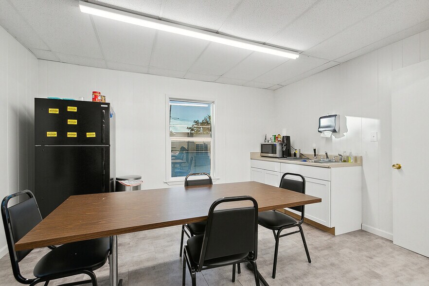 More Photos Of 4243 Canal St, New Orleans Auto Repair For Sale