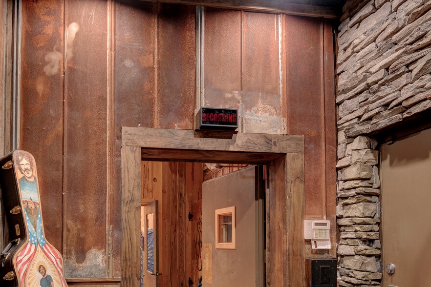 More Photos Of 114-116 17th Ave S, Nashville Office For Sale