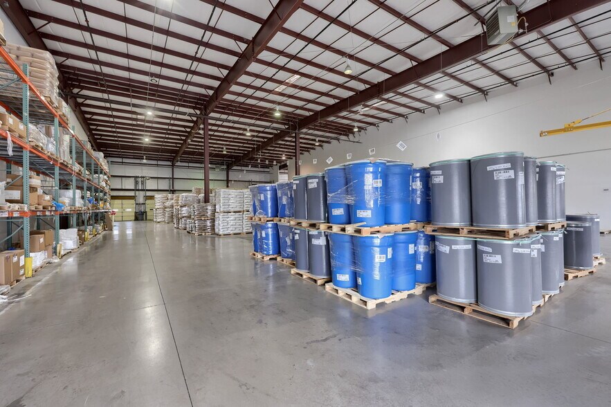 More Photos Of 301 Commerce Dr, New Holland Warehouse For Sale