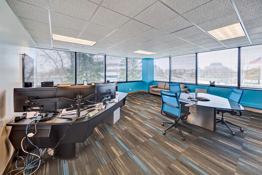 More Photos Of 1431 Opus Pl, Downers Grove Office For Lease