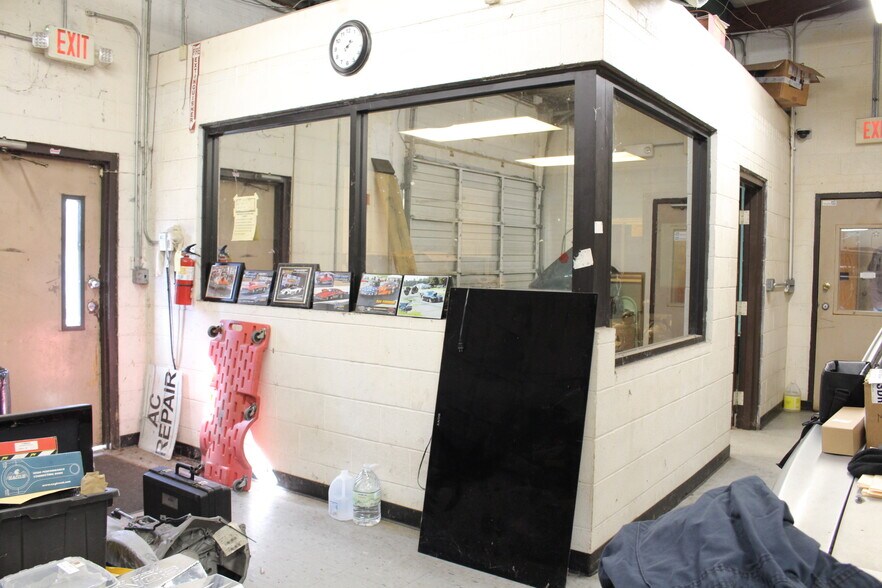 More Photos Of 994 Rhyne Rd, Clover Light Manufacturing For Sale