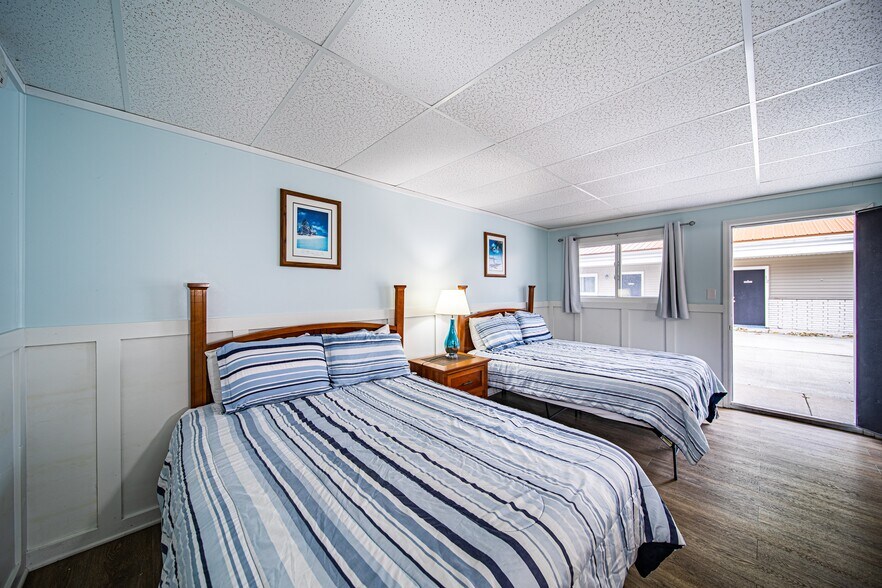 More Photos Of 5169 Lake Rd E, Geneva Hotel For Sale