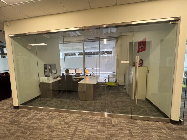 More Photos Of 10 W 9th St, Kansas City Office For Lease