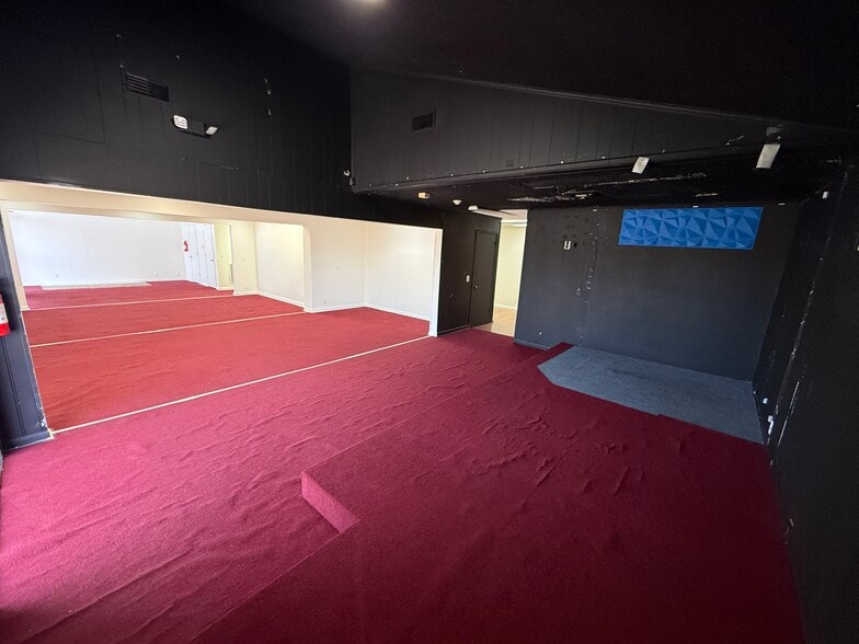 More Photos Of 294 S Lowry St, Smyrna General Retail For Sale