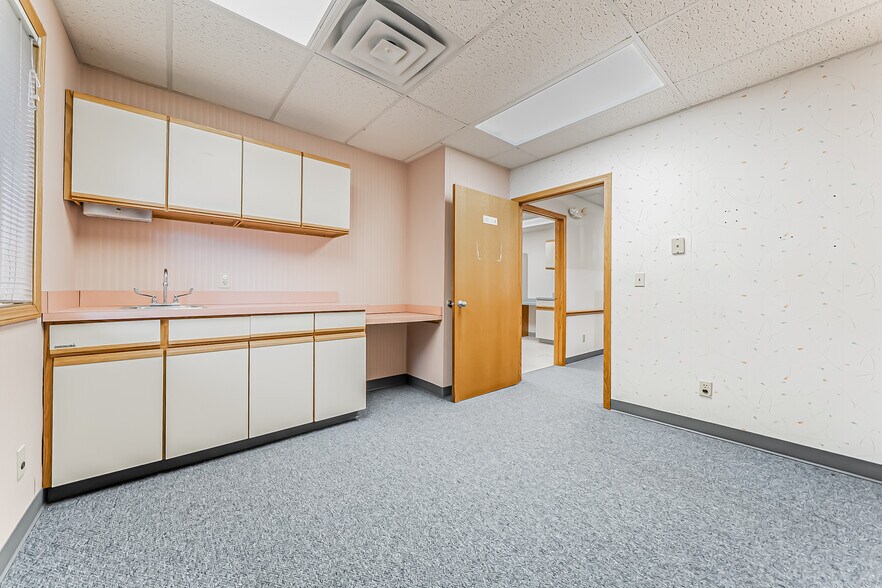 More Photos Of 36595 Detroit Rd, Avon Medical For Lease