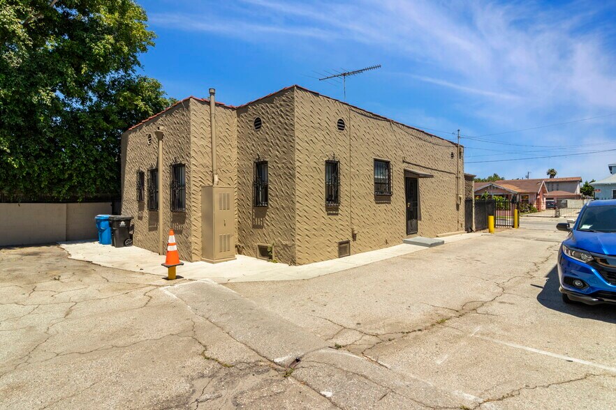 More Photos Of 820 W 95th St, Los Angeles Apartments For Sale