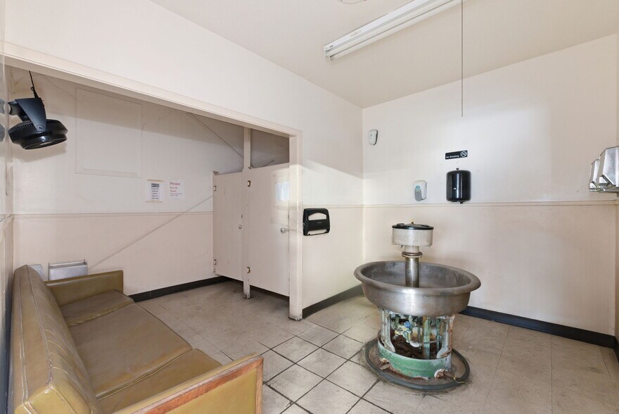 More Photos Of 13025 Fadeway ln, Houston Industrial For Lease