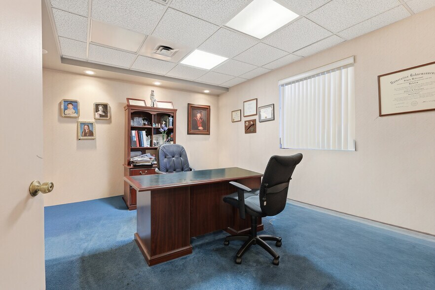 More Photos Of 381 N 9th Ave, Scranton Medical For Sale
