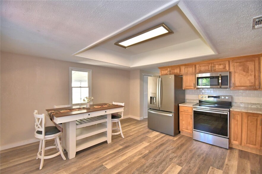 More Photos Of 208 Center St, Auburndale Office For Sale