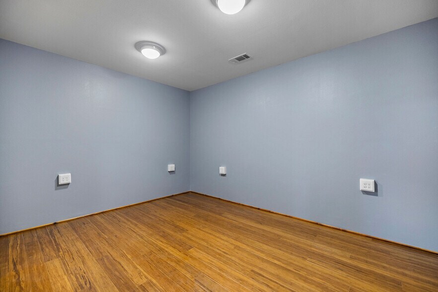 More Photos Of 276 E Pine St, Ponchatoula Office For Sale