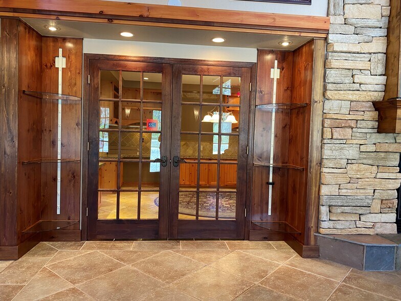 More Photos Of 173 Frontage Rd, South Fork Freestanding For Lease