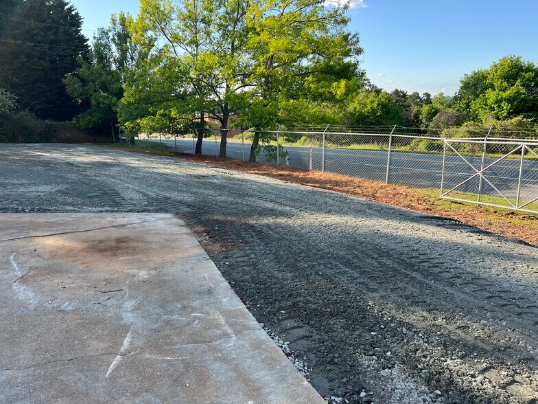 More Photos Of 1675 NW Old 41 Hwy, Marietta Service For Lease