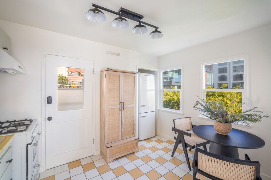 More Photos Of 1661 Appian Way, Santa Monica Apartments For Sale