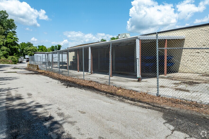 More Photos Of 800-810 Central Ave, Linthicum Warehouse For Sale