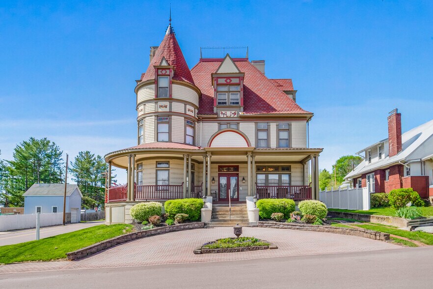 More Photos Of 301 Meyers Ave, Meyersdale Hotel For Sale