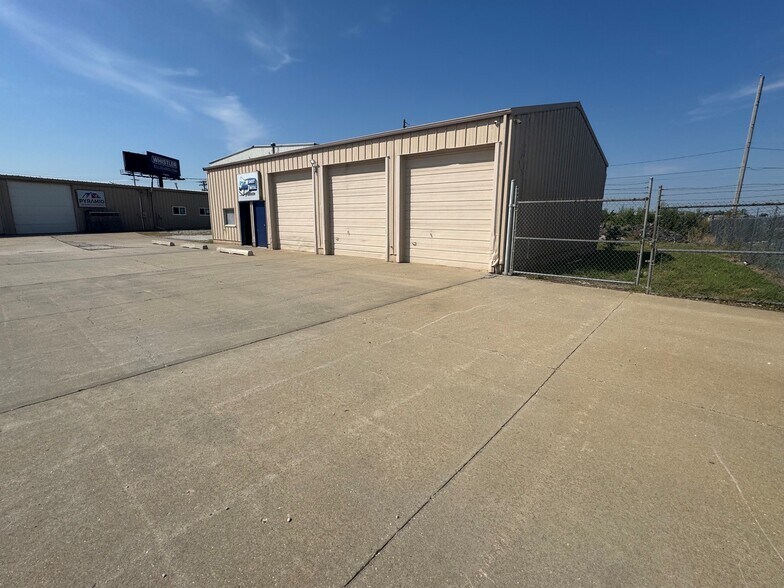 More Photos Of 17230-17232 Bel-Ray Pl, Belton Warehouse For Sale