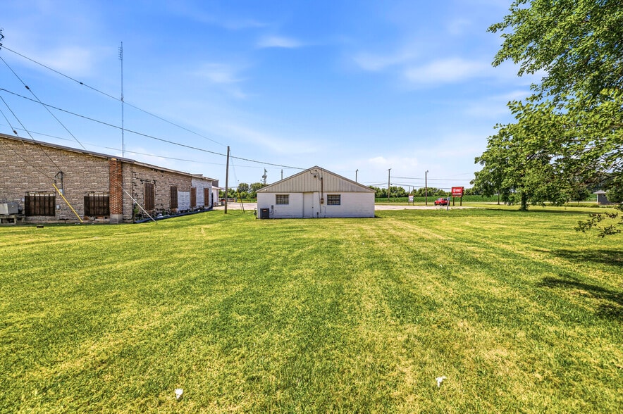 More Photos Of 7874 E State Road 28, Elwood Flex For Sale