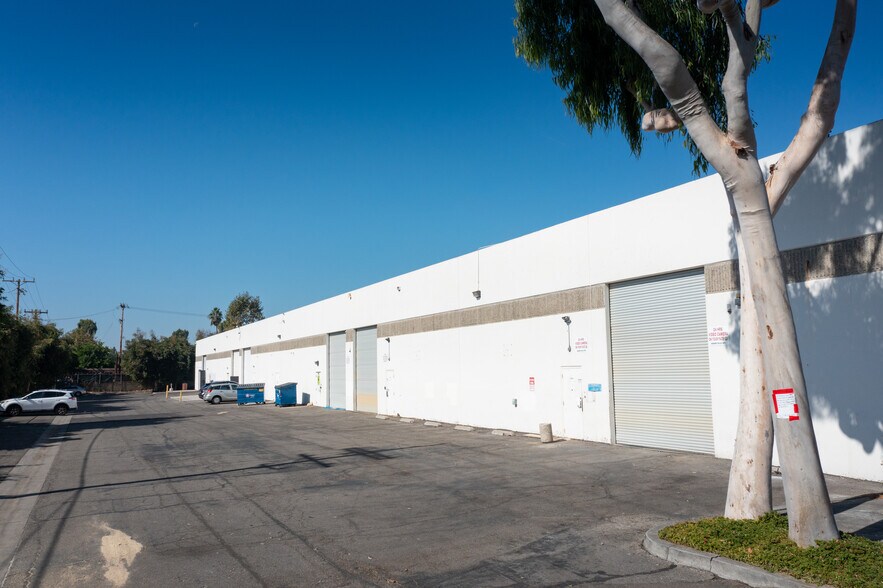 More Photos Of 1940-1964 W Corporate Way, Anaheim Warehouse For Lease