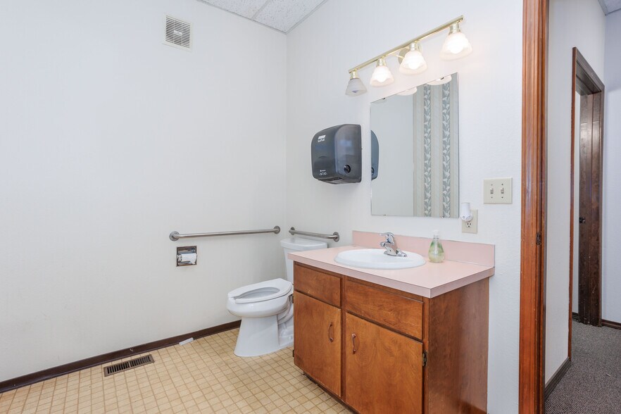 More Photos Of 100 N Fruitland St, Kennewick Office For Lease