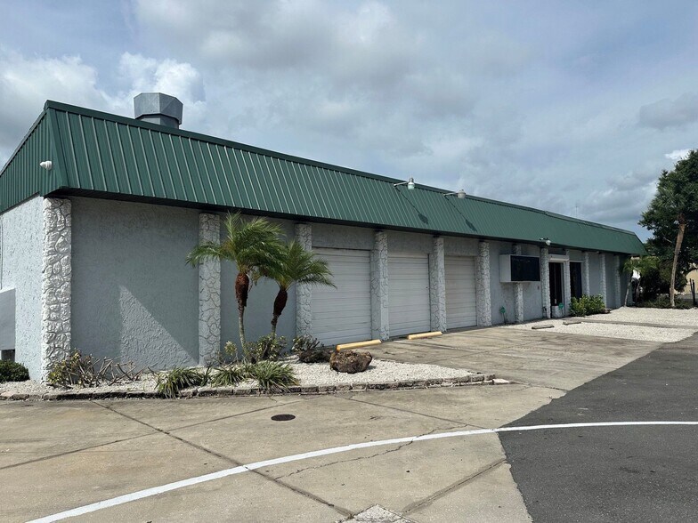 Primary Photo Of 4249 Clark Rd, Sarasota Auto Repair For Lease