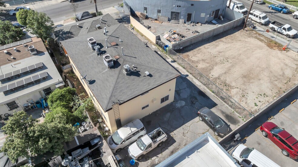 More Photos Of 11853 Hart St, North Hollywood Multifamily For Sale