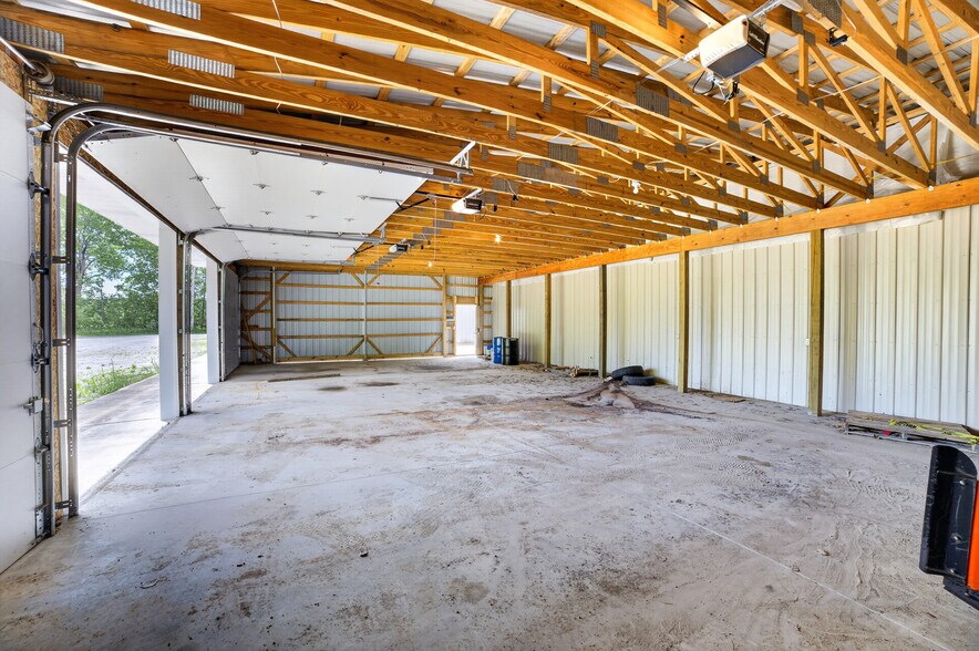 More Photos Of 3166 Muckle Rd, Central Lake Manufacturing For Lease