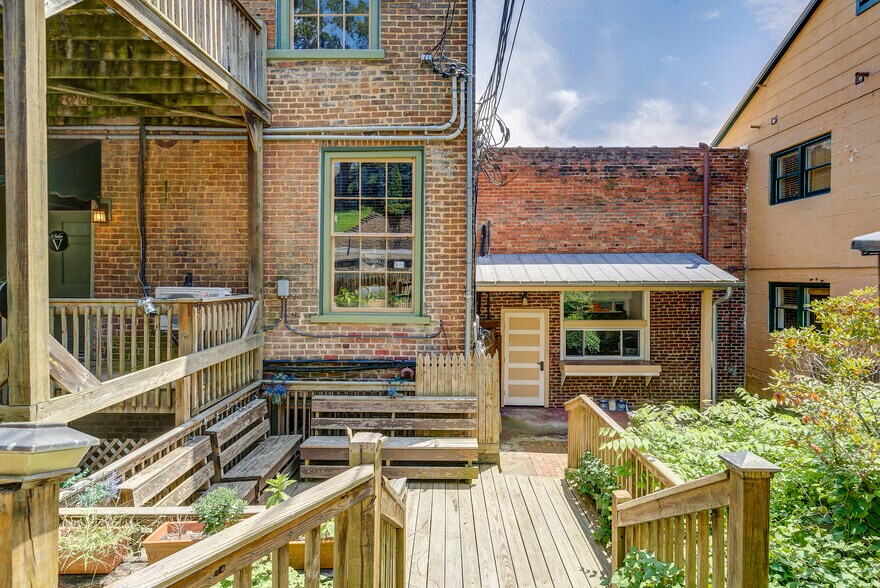 More Photos Of 107 E Main St, Jonesborough Storefront For Sale