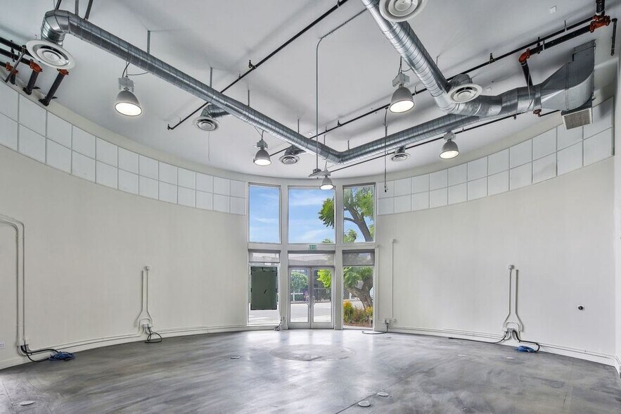 More Photos Of 8273-8277 Beverly Blvd, Los Angeles Loft Creative Space For Lease