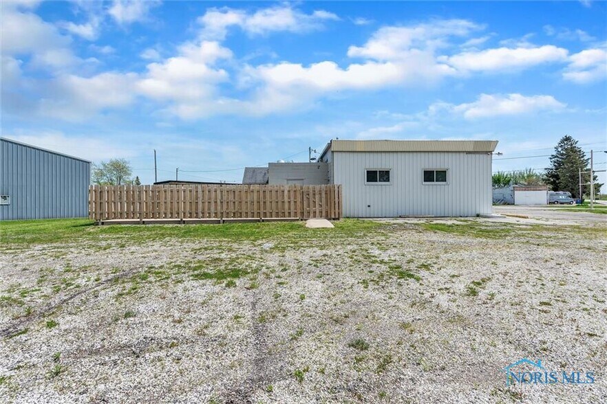 More Photos Of 11407 Corduroy Rd, Curtice Storefront For Sale