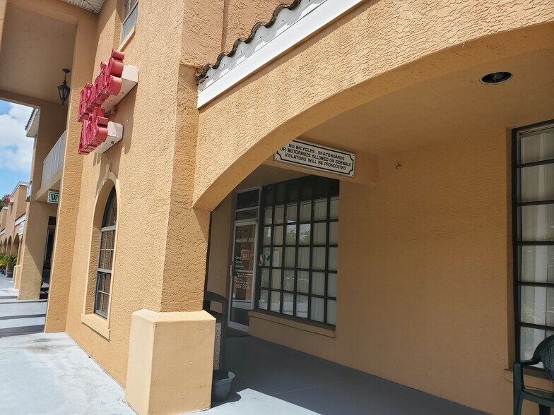 More Photos Of 7050 Winkler Rd, Fort Myers Restaurant For Lease