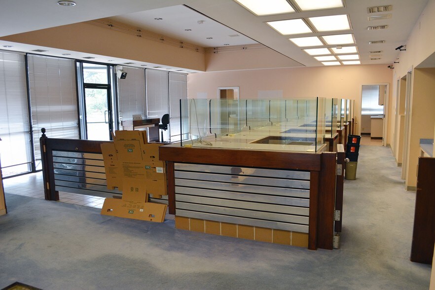 More Photos Of 4602 St. Stephens Rd, Mobile Bank For Sale