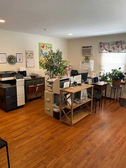 More Photos Of 420 Osborn Ave, Riverhead Office For Sale