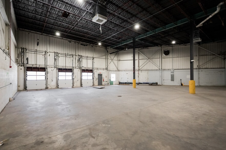 More Photos Of 2000 Division St, Detroit Warehouse For Sale