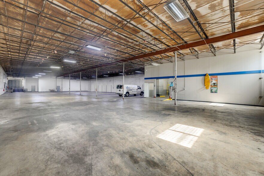 More Photos Of 7725 W 2nd Ct, Hialeah Warehouse For Sale