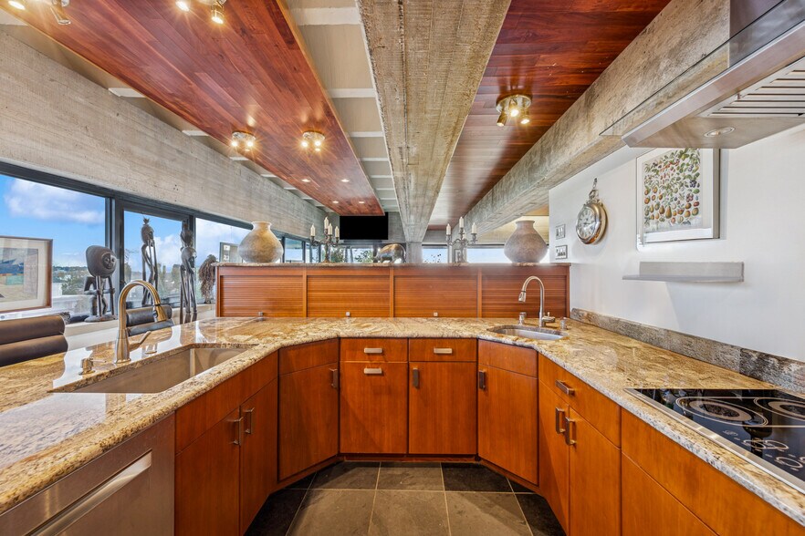 More Photos Of 916 Bay St, Beaufort Office For Sale