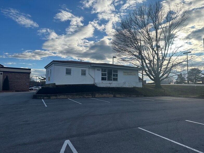 More Photos Of 2550 E Market St, York General Retail For Sale