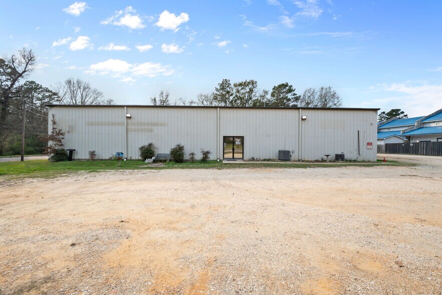 More Photos Of 115 N Willis Ave, Livingston Warehouse For Sale